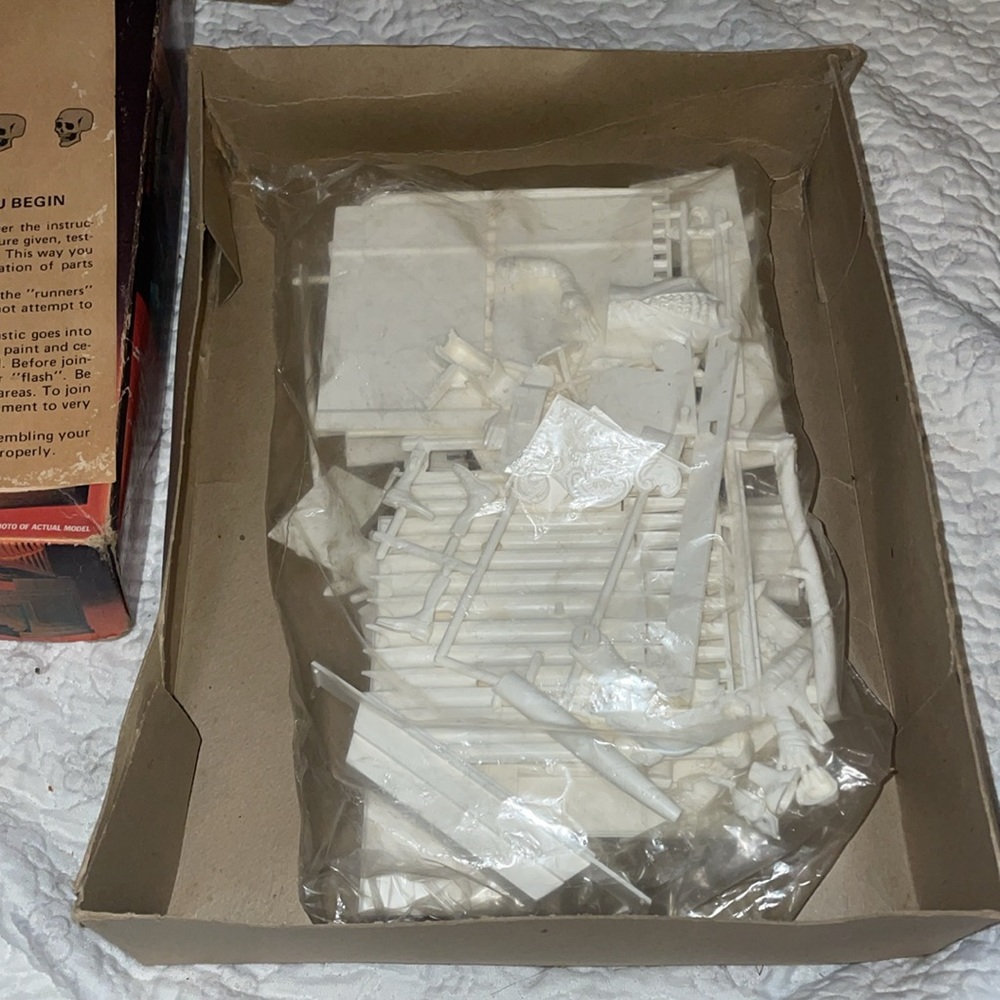 Vintage Walt Disney Haunted Mansion “Play It Again, Sam” Model Kit- as is - Picture 13 of 15